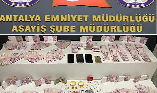 Polis gibi davranıp dolandıran 2 şüpheli tutuklandı