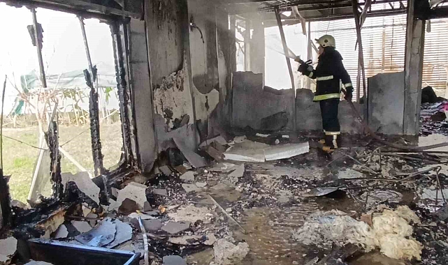 Prefabrik Ev Alevlere Teslim Oldu