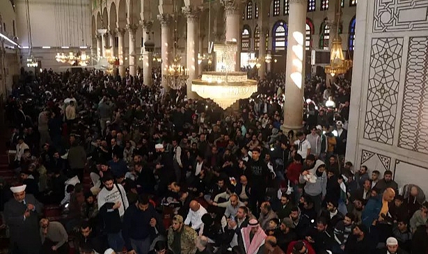 Şam'daki Emevi Camisi'nde çıkan izdihamda 3 kişi hayatını kaybetti