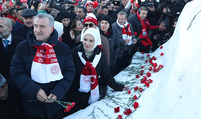 Sarıkamış Şehitleri Anısına Yapılan 'Kardan Heykeller Sergisi' İzlenime Açıldı