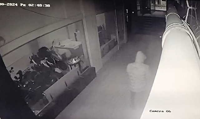 Soygun Planı Cam Engeline Takıldı, O Anlar Kameralara Yansıdı