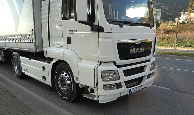 Tırla motosiklet çarpıştı, yaşlı adam ağır yaralandı