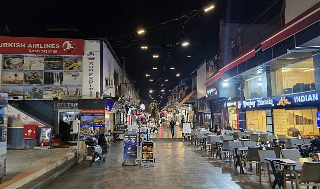 Turizm Şehri Antalya’da Cadde ve Sokaklar Sessizliğe Büründü