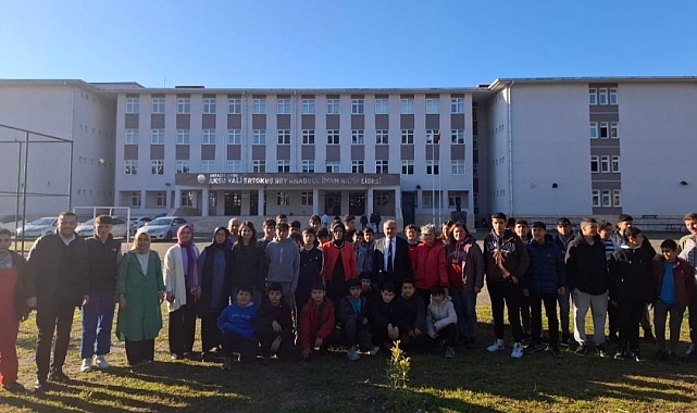 Aksu'da öğrenciler zeytin fidanı dikti
