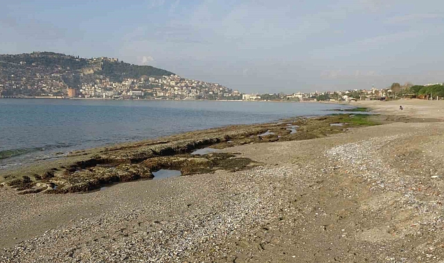 Alanya'da deniz suyu 7-8 metre çekildi