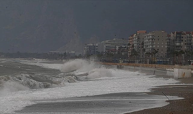 Antalya’da Fırtına Etkili Oldu
