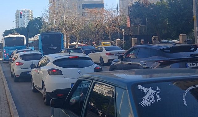 Antalya'da Trafik Sorunu Büyümeye Devam Ediyor