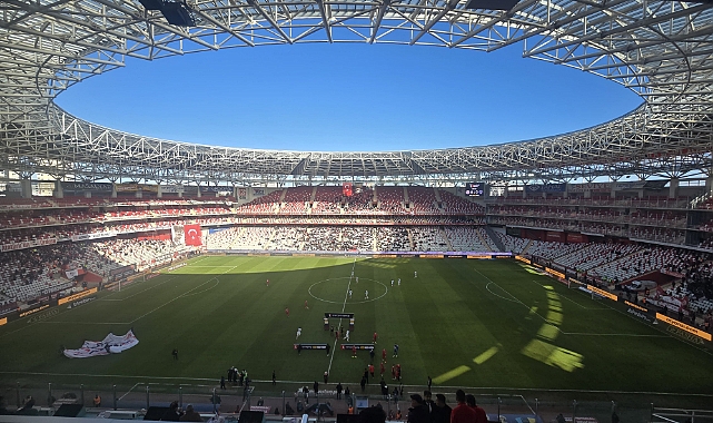 Antalya'da Tribünleri Soğuk Vurdu