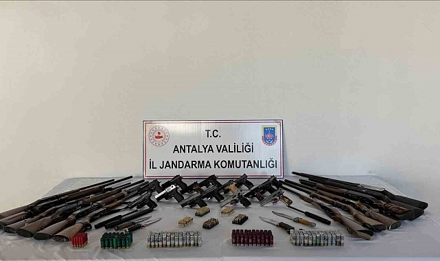 Antalya'da Kaçakçılık Operasyonunda 18 Gözaltı