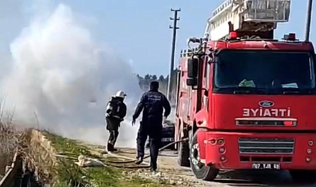 Antalya'da Seyir Halindeki Otomobil Alev Aldı