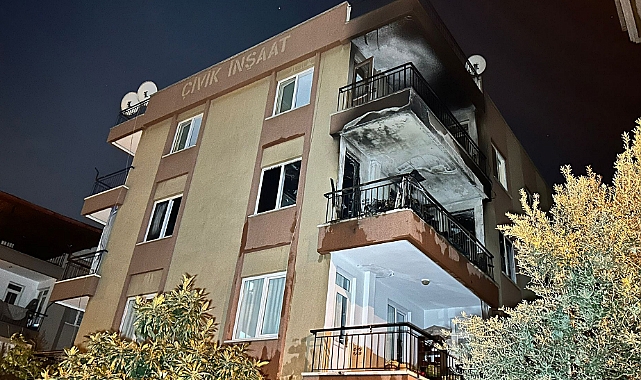Balkonda Başlayan Yangında Daire Küle Döndü