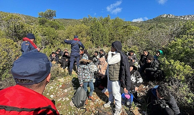 Bodrum&#039;da 45 kaçak göçmen ile 1 göçmen kaçakçısı yakalandı