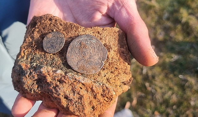 Bulduğu 2 Bronz Sikkeyi Müze'ye Teslim Etti