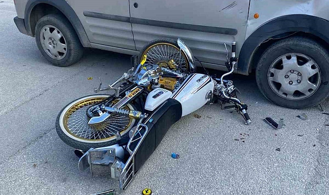 Burdur'da hafif ticari araç ile motosiklet çarpıştı: 1 yaralı