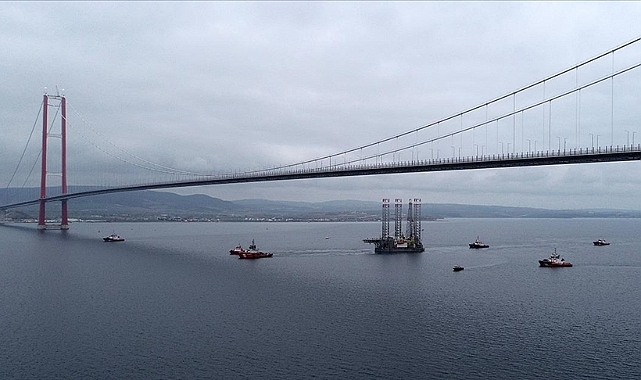Çanakkale Boğazı'nda Gemi Trafiği, Sis Nedeniyle Askıya Alındı