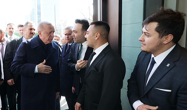 Cumhurbaşkanı Erdoğan, Burdurlu adaşına parti rozeti taktı