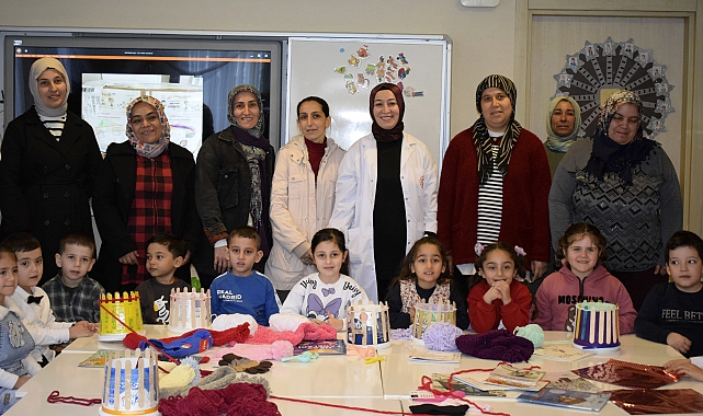 Depremzede çocuklar, 'gönül atkısı' ile ısınıyor