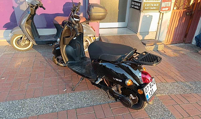 Devrilen Motorlu Bisikletteki 2 Kişi Yaralandı