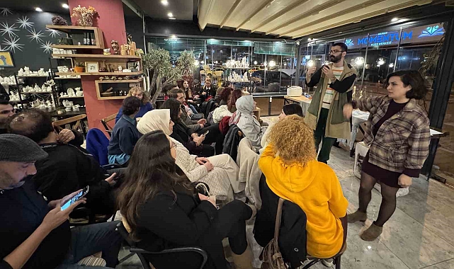 Eski Sevgililerden Kalan Hediyeler Açık Artırmada Satıldı