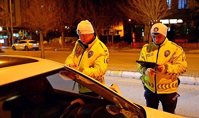 Isparta&#039;da güven ve huzur denetiminde binlerce kişi ile araç sorgulandı