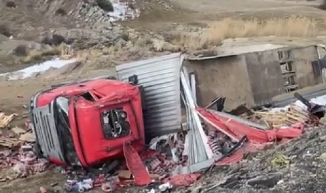 Isparta'da içecek yüklü tır şarampole devrildi: 1 yaralı