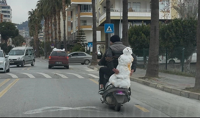 Kardan adamı motosikletle taşıdı