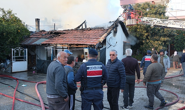 Kemer'de ev yangını