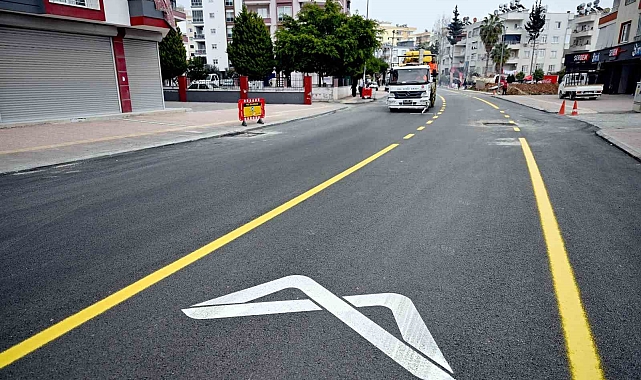 Mersin'de bozuk yollar onarılıyor
