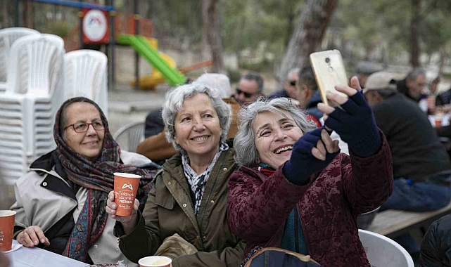 Mersin'de Emekliler Tabiat Parkında Eğlendi