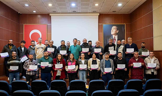 Mersin'de ev hayvanları satış yeri sahiplerine eğitim verildi