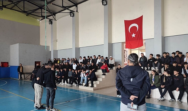 Mersin'de Gençler, Terörizm ve Güvenlik Konusunda Bilgilendiriliyor