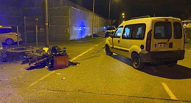 Motosikletle hafif ticari araç çarpıştı: 1'i ağır 2 kişi yaralandı