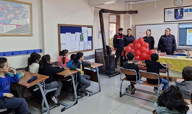 Öğrenciler, 'Güvenli okul güvenli gelecek' projesi kapsamında bilgilendiriliyor
