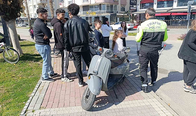 Otomobille çarpışan elektrikli bisikletin sürücüsü yaralandı