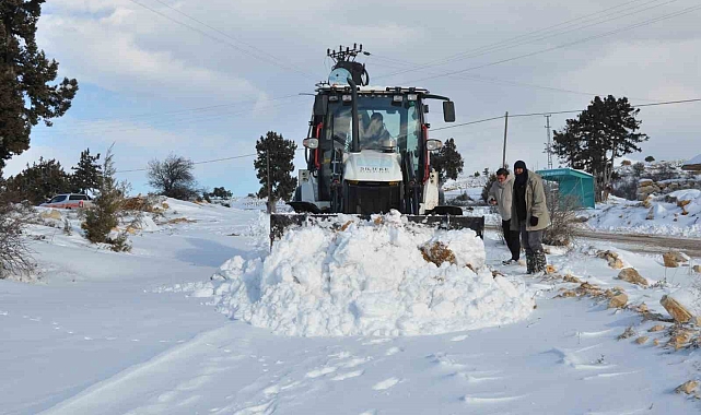 Silifke Belediyesi Kırsal Mahallelerde Karla Mücadeleye Devam Ediyor