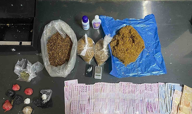 Takibe Alınan Araçtan 4 Binden Fazla Uyuşturucu Hap Çıktı