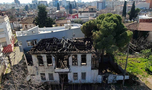 Tarihi mahalleyi yangın korkusu sardı