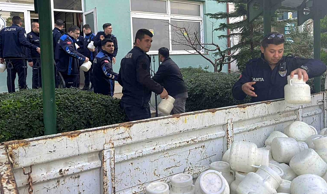 Tarsus'ta halk sağlığını tehdit eden 1.5 ton peynir ele geçirildi