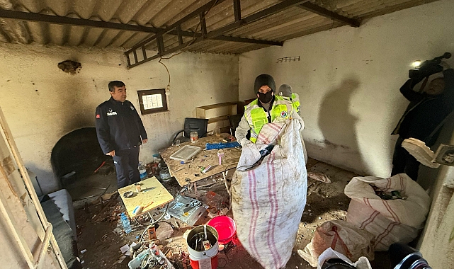 Tek Odalı Çöp Ev Temizlendi; Yeni Eşyalar Verilecek
