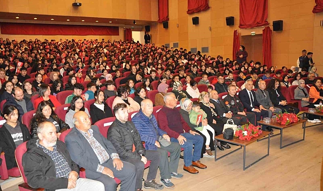 Türkiye'nin ilk astronotu Alper Gezeravcı memleketi Silifke'de öğrencilerle buluştu