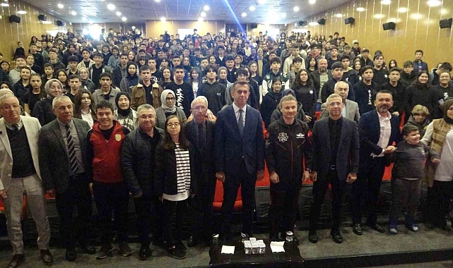 Türkiye'nin ilk astronotu Gezeravcı'dan 'popüler yanlış figürlerin peşinden gitmeyin' uyarısı