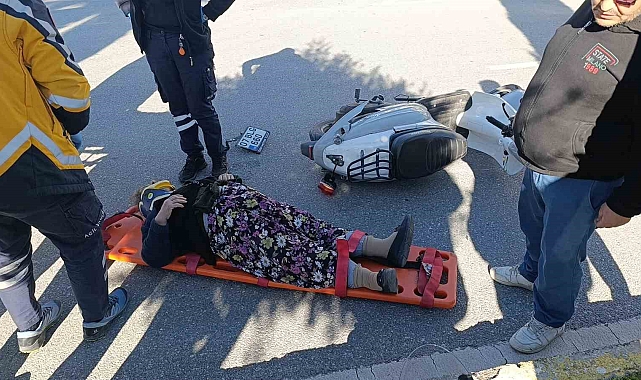 Yaya Geçidinden Karşıya Geçen Motosiklete Kamyonet Çarptı: 2 Yaralı