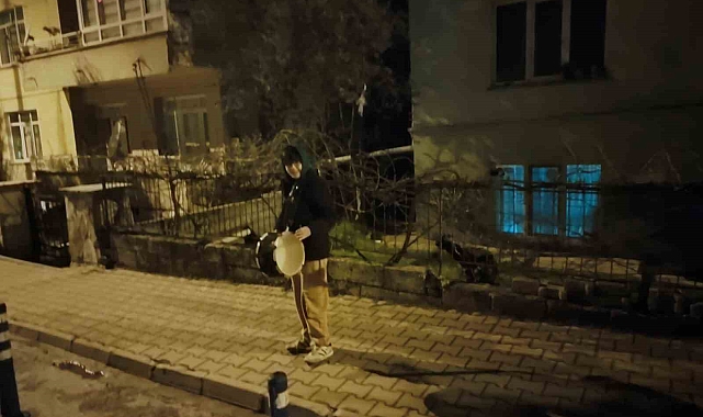 12 yaşındaki Mustafa harçlıklarıyla davul aldı
