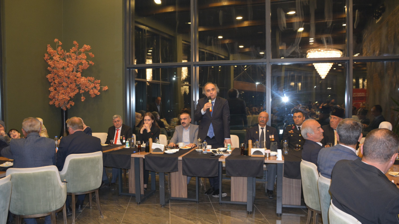 Korkuteli Kaymakamlığı, şehit aileleri ile Kıbrıs gazileri ve yakınlarını iftarda ağırladı