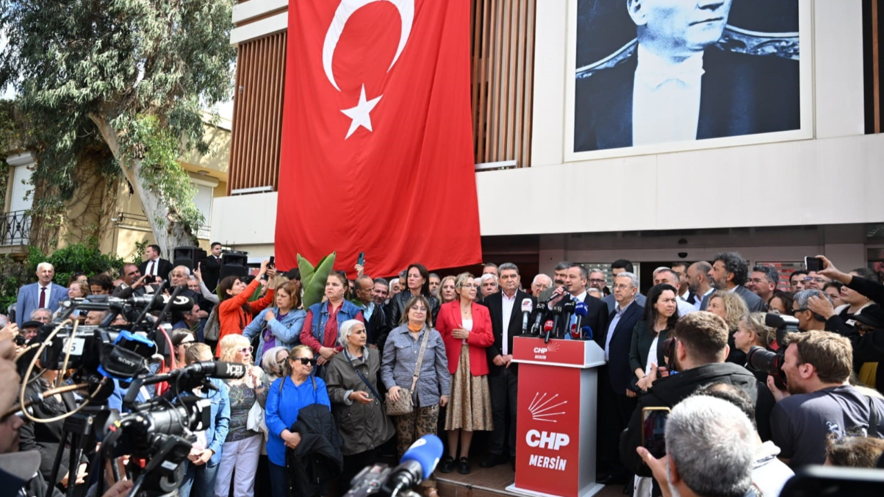 CHP'liler Ekrem İmamoğlu için toplandı