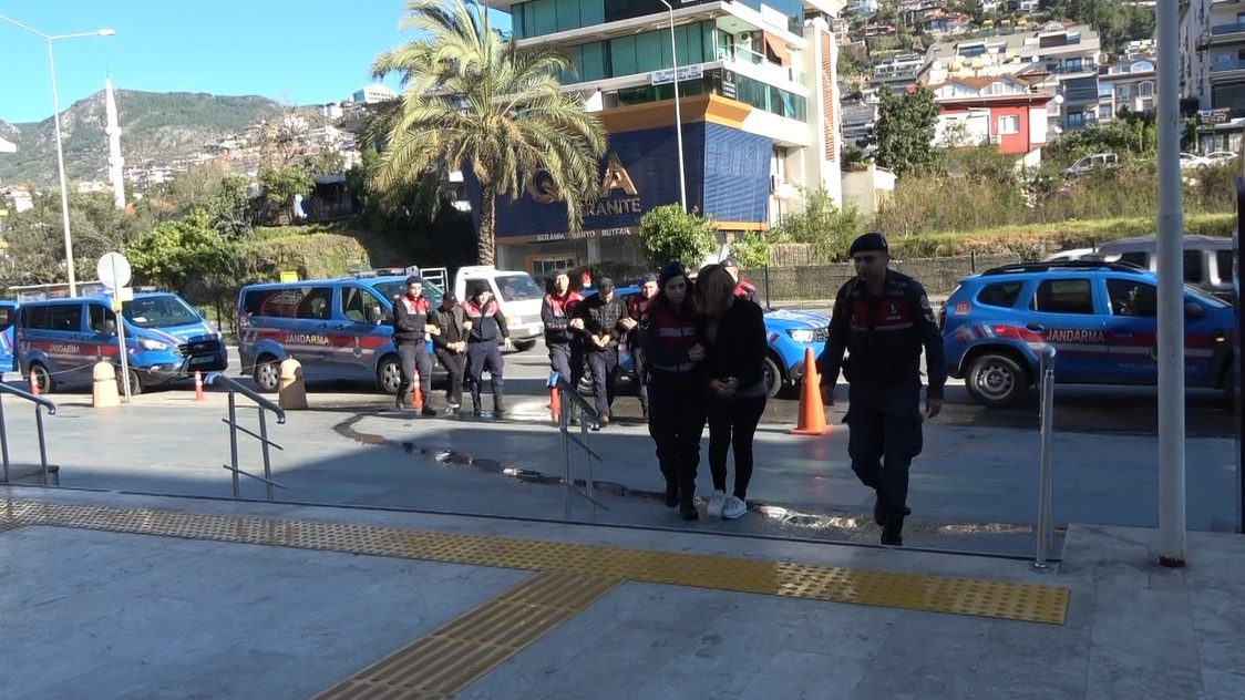 Alanya’da 'Vurgun Operasyonu'nda yakalanan 7 şüpheli adliyeye sevk edildi