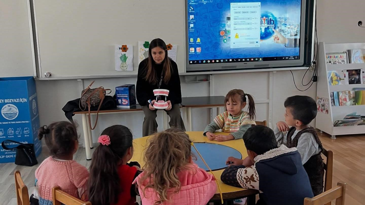 Bozyazı'da öğrencilere ağız ve diş sağlığı ile teknoloji bağımlılığı eğitimi verildi