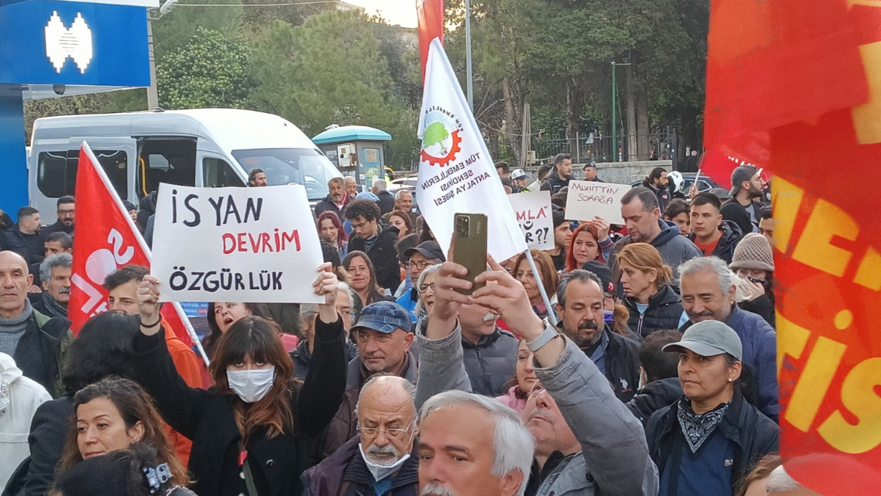 Antalya Emek ve Demokrasi Güçleri Barikatla Karşılaştı