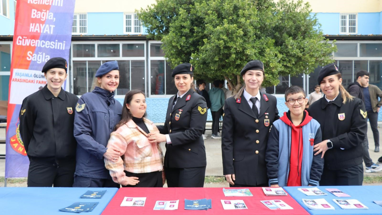 Jandarma, Özel Çocuklara Eğlenceli Tanıtım Etkinliği Düzenledi