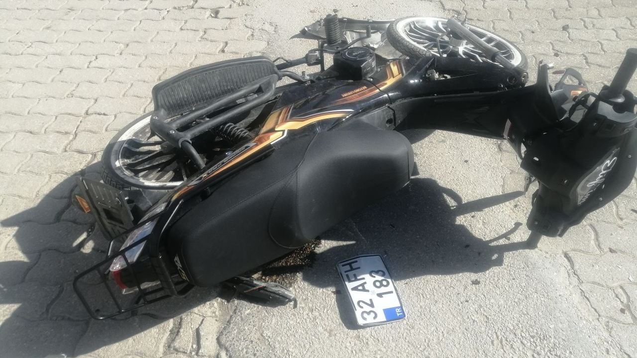 Otomobil ile motosiklet çarpıştı: 14 yaşındaki sürücü yaralandı